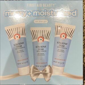 First Aid Beauty Ultra Repair Cream Set - White and Blue